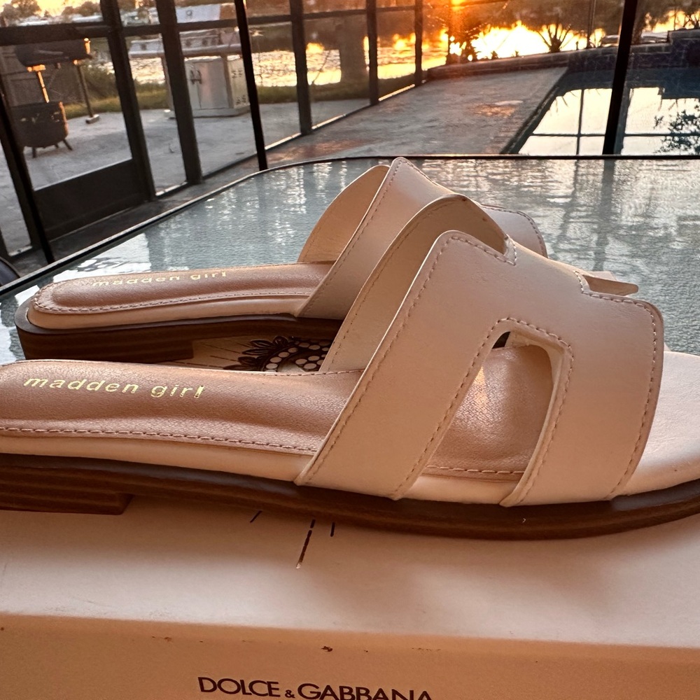 White Madden Girl Sandals 7.5 - Picture 5 of 6